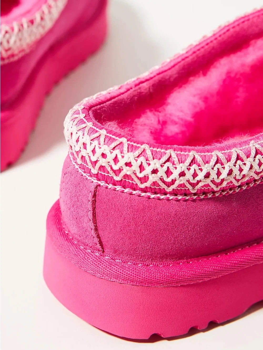 NWOT UGG Tasman Kids Bright Fuchsia Suede Shearling Slip-On Slippers Sz 11